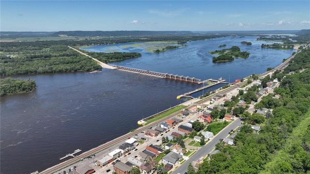 106 S 2nd Street, Alma, WI 54610