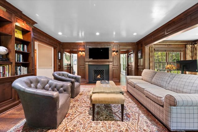30 Bridlewood Road, Northbrook, IL 60062