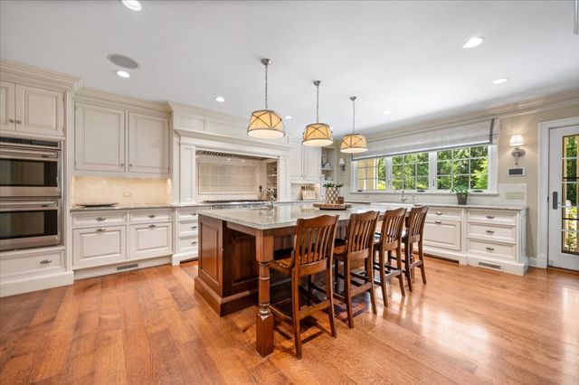 30 Bridlewood Road, Northbrook, IL 60062