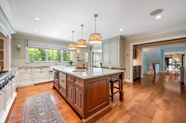 30 Bridlewood Road, Northbrook, IL 60062