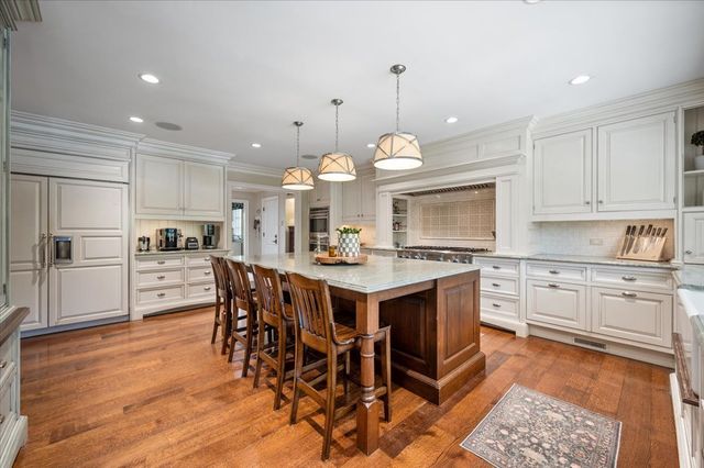 30 Bridlewood Road, Northbrook, IL 60062