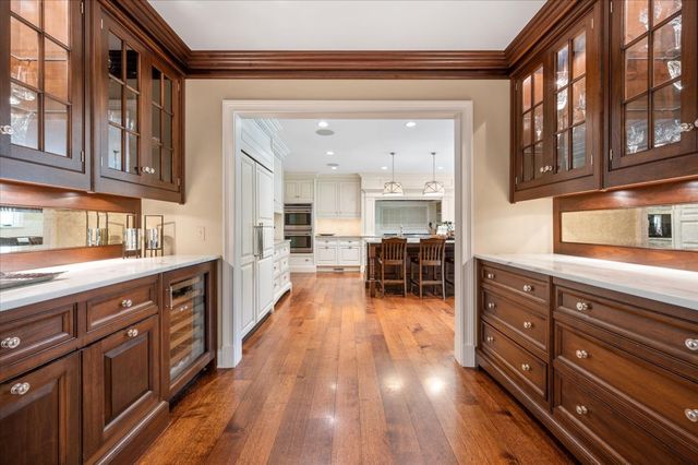 30 Bridlewood Road, Northbrook, IL 60062