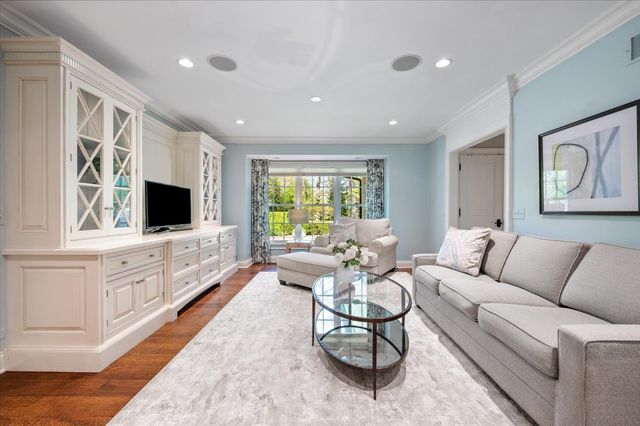 30 Bridlewood Road, Northbrook, IL 60062