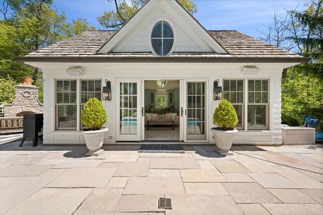 30 Bridlewood Road, Northbrook, IL 60062