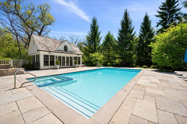 30 Bridlewood Road, Northbrook, IL 60062
