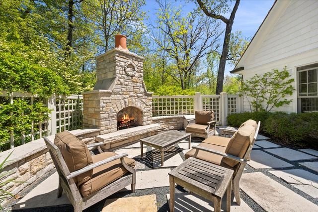 30 Bridlewood Road, Northbrook, IL 60062