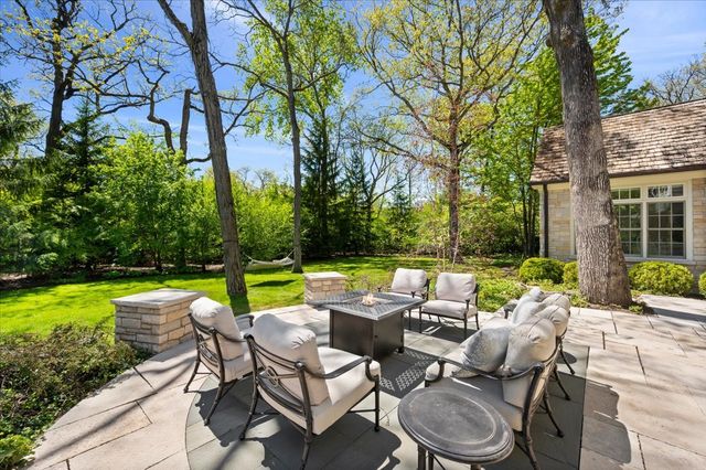 30 Bridlewood Road, Northbrook, IL 60062