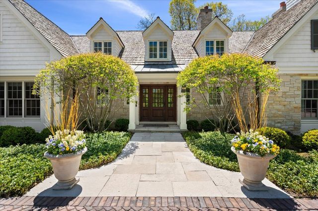 30 Bridlewood Road, Northbrook, IL 60062