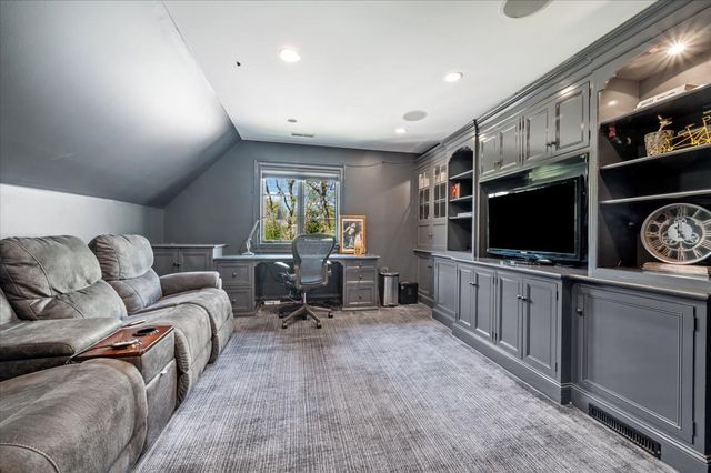 30 Bridlewood Road, Northbrook, IL 60062