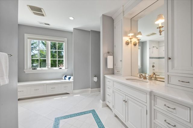 30 Bridlewood Road, Northbrook, IL 60062