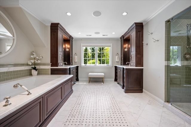 30 Bridlewood Road, Northbrook, IL 60062