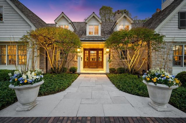 30 Bridlewood Road, Northbrook, IL 60062