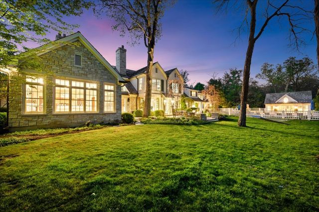 30 Bridlewood Road, Northbrook, IL 60062