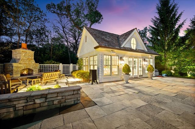 30 Bridlewood Road, Northbrook, IL 60062