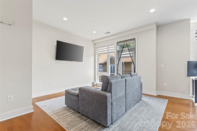 300 Magnolia Avenue 202, Charlotte, NC 28203