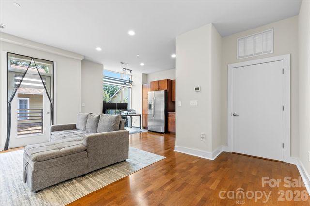 300 Magnolia Avenue 202, Charlotte, NC 28203