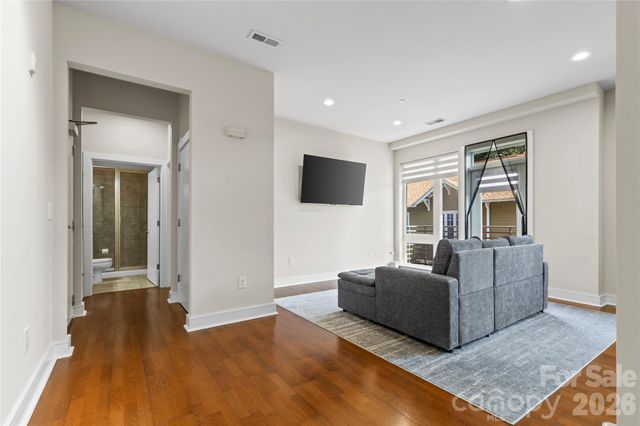 300 Magnolia Avenue 202, Charlotte, NC 28203