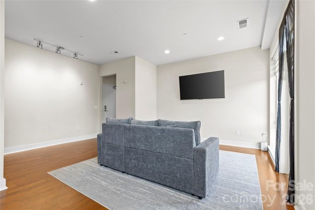 300 Magnolia Avenue 202, Charlotte, NC 28203