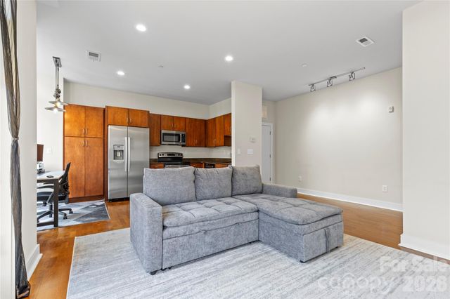 300 Magnolia Avenue 202, Charlotte, NC 28203