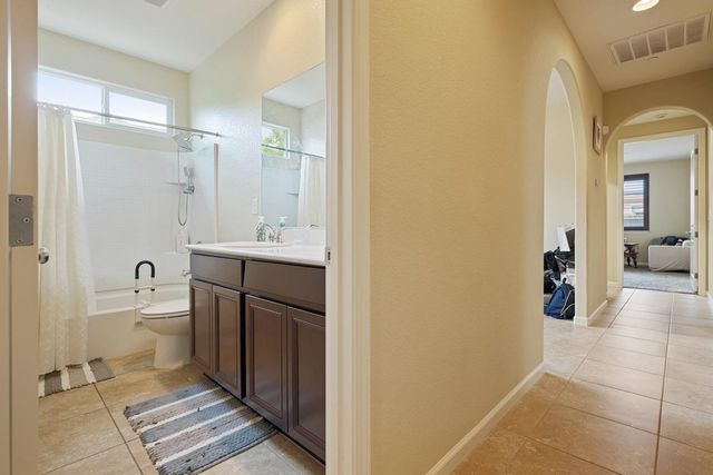 10423 Ian Ct, Stockton, CA 95209