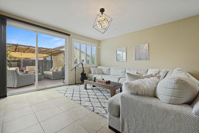 10423 Ian Ct, Stockton, CA 95209