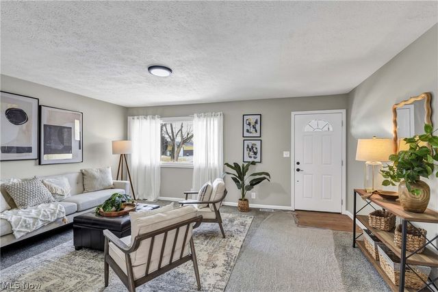 6672 Cleveland Road, Ravenna, OH 44266