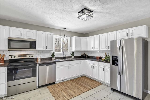 6672 Cleveland Road, Ravenna, OH 44266