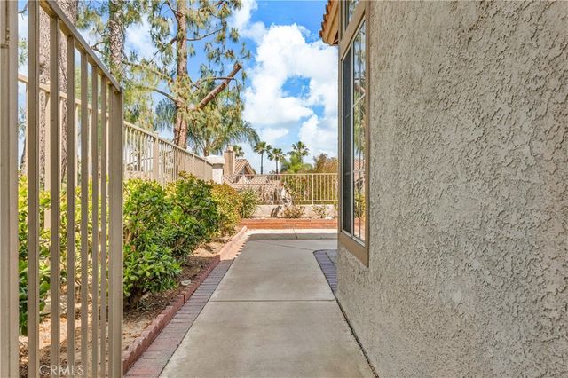 26292 Rosa, Laguna Hills, CA 92656