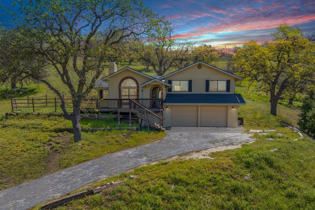 27350 Oakflat Drive, Tehachapi, CA 93561
