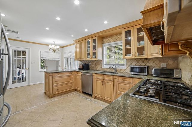 457 Summit, Norwood, NJ 07648