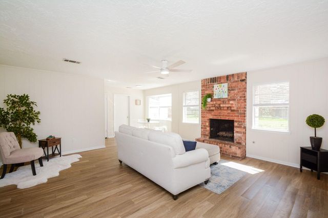 10427 Huntington Crest Drive, Houston, TX 77099