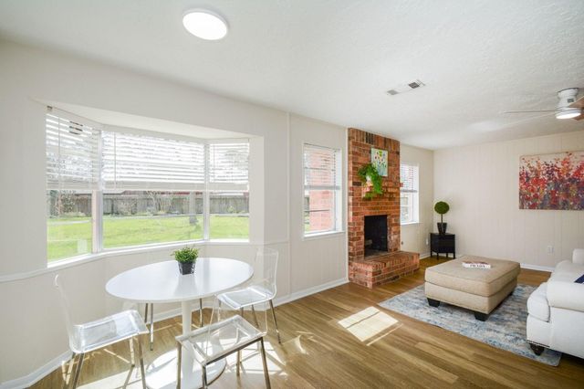 10427 Huntington Crest Drive, Houston, TX 77099