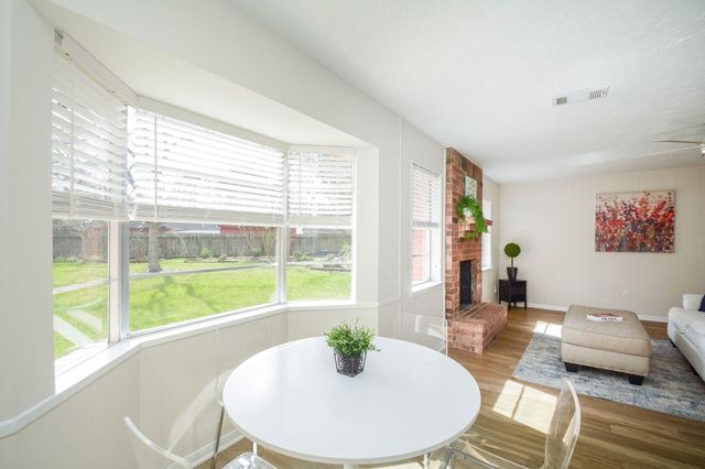 10427 Huntington Crest Drive, Houston, TX 77099