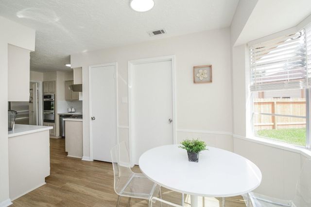 10427 Huntington Crest Drive, Houston, TX 77099