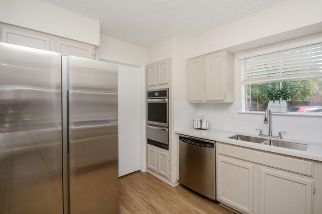 10427 Huntington Crest Drive, Houston, TX 77099