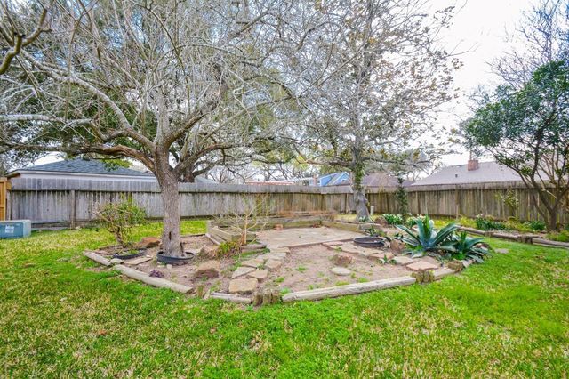 10427 Huntington Crest Drive, Houston, TX 77099