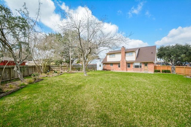 10427 Huntington Crest Drive, Houston, TX 77099