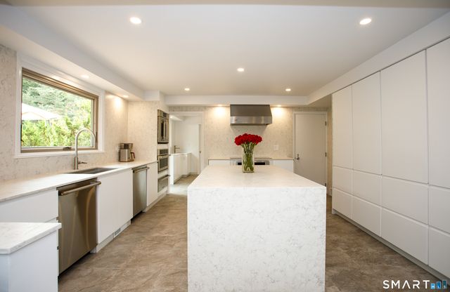 12 Gulliver Circle, Norwich, CT 06360