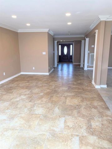 267 Seidman Place, Franklin Square, NY 11010