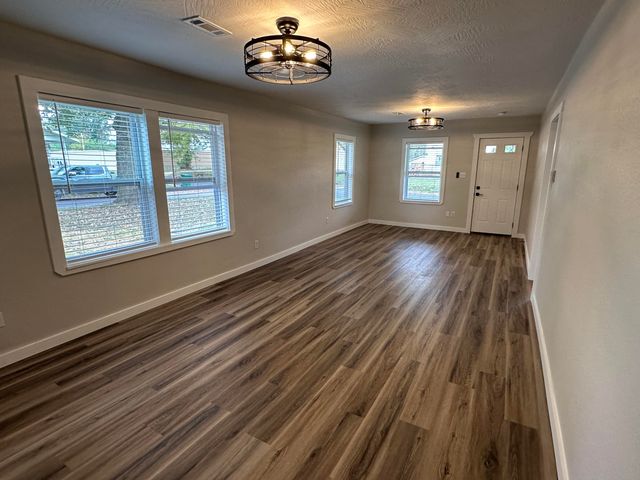 650 W 1st Street, Mountain Grove, MO 65711