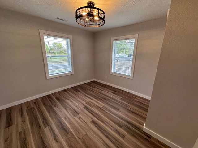 650 W 1st Street, Mountain Grove, MO 65711