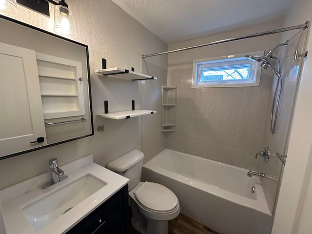 650 W 1st Street, Mountain Grove, MO 65711