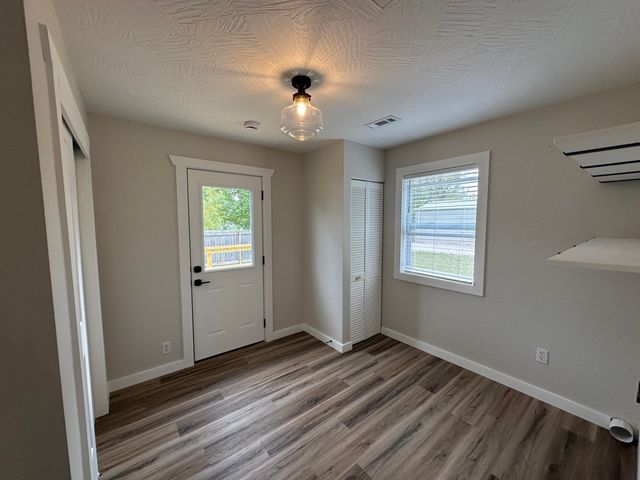 650 W 1st Street, Mountain Grove, MO 65711