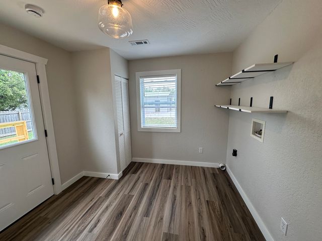 650 W 1st Street, Mountain Grove, MO 65711