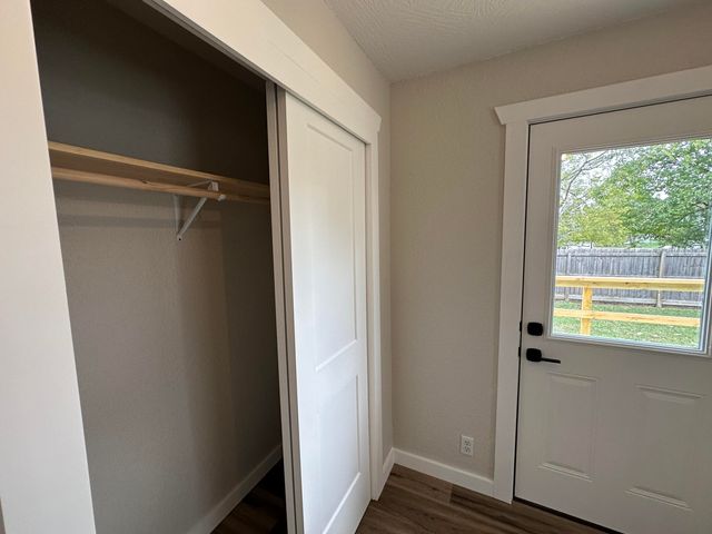 650 W 1st Street, Mountain Grove, MO 65711