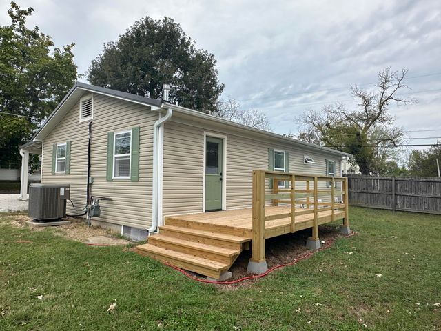 650 W 1st Street, Mountain Grove, MO 65711