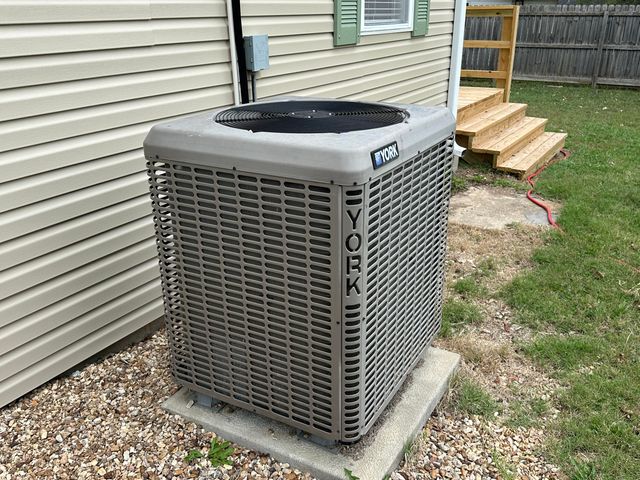 650 W 1st Street, Mountain Grove, MO 65711