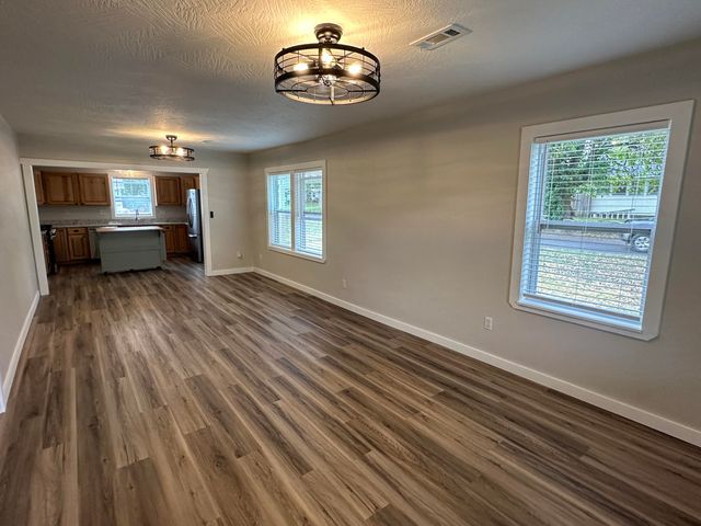 650 W 1st Street, Mountain Grove, MO 65711