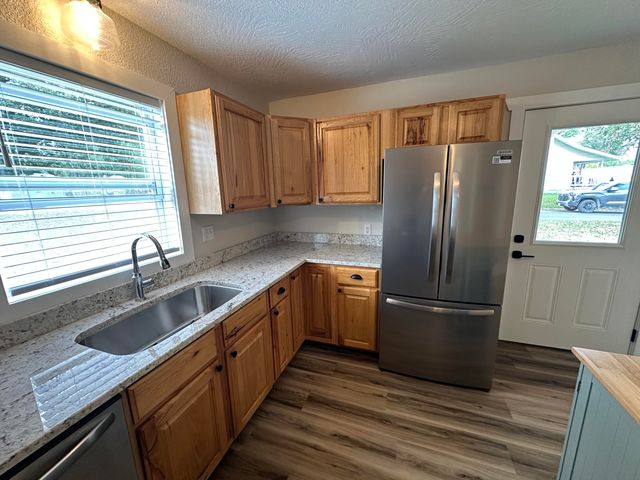 650 W 1st Street, Mountain Grove, MO 65711