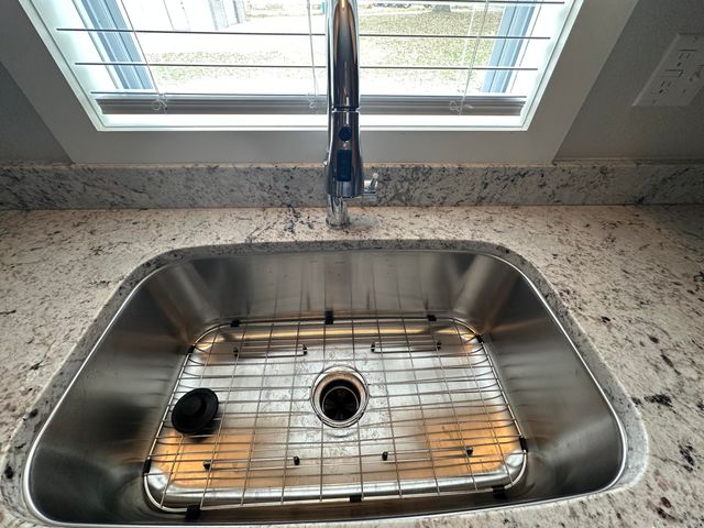 650 W 1st Street, Mountain Grove, MO 65711